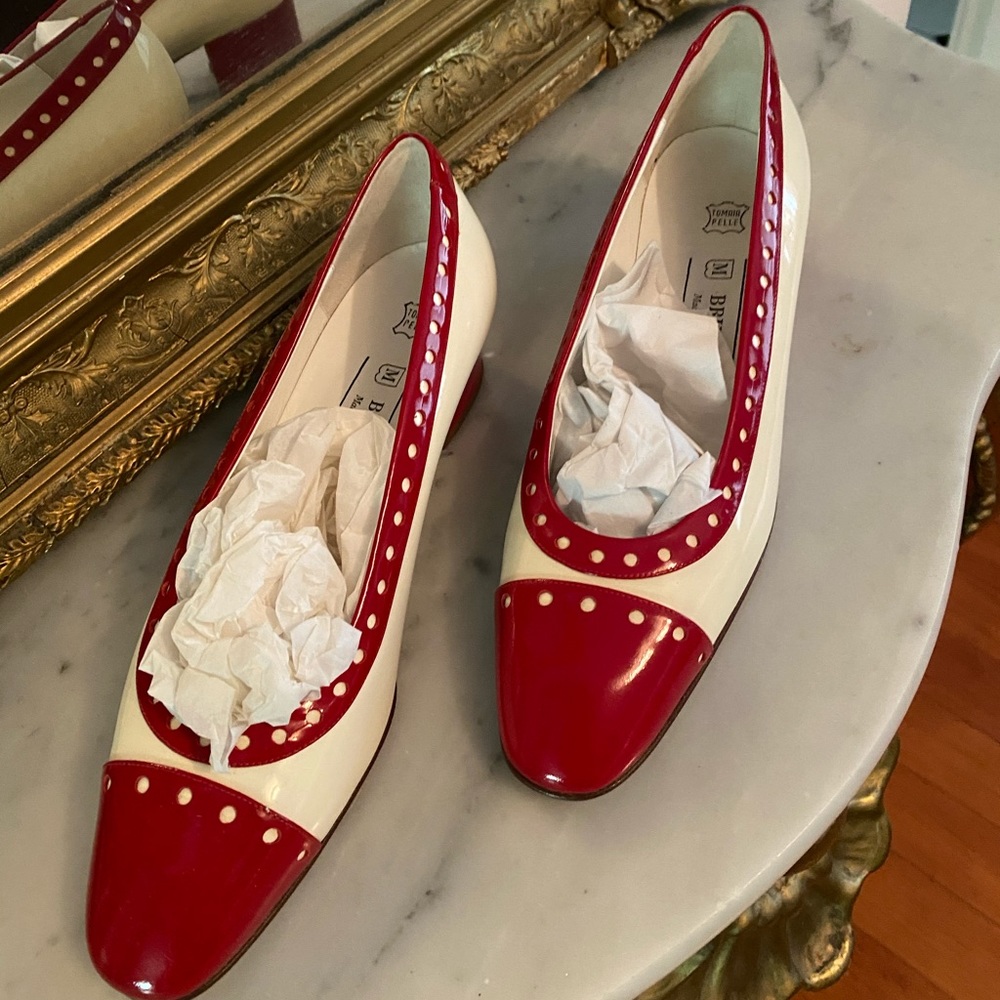 Bruno Magli Made in Italy Size 37 size7 Never worn